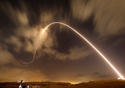 الاحتلال: لن نصمت في حال استمر اطلاق البالونات الحارقة من غزة