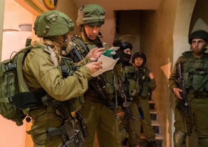 حملة اعتقالات ومداهمات بالضفة