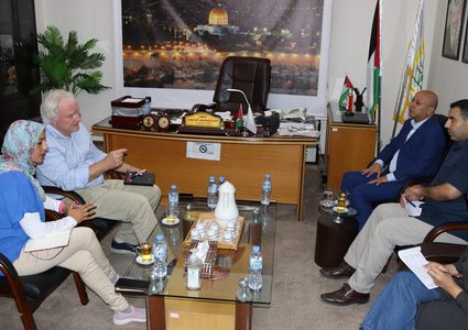 أبو هولي وشمالي يبحثان أوضاع اللاجئين في مخيمات غزة