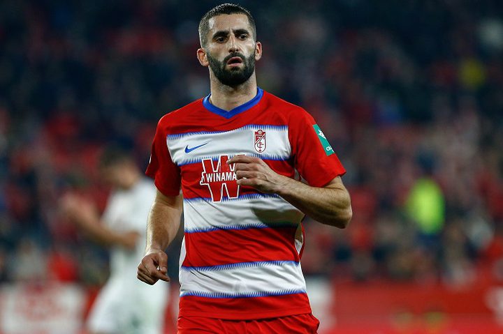 اصابة اللاعب ماكسيم غونالونز بفيروس كورونا