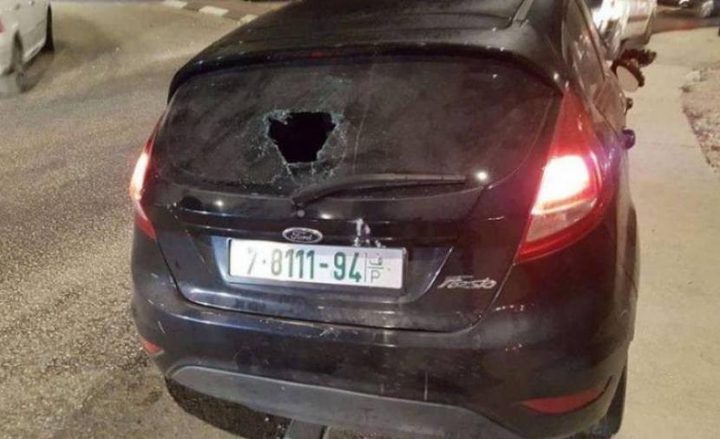 مستوطنون يرشقون مركبة مواطن بالحجارة جنوب نابلس