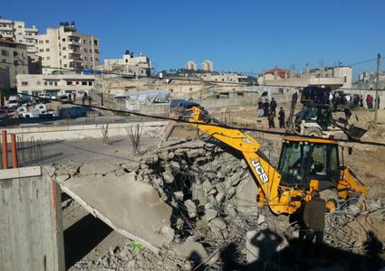 سلطات الاحتلال تهدم بركسا قيد الانشاء في قرية النعمان