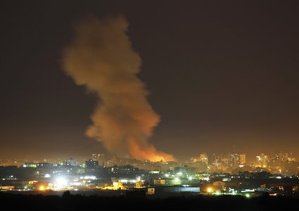 طائرات الاحتلال تستهدف عدة مواقع في قطاع غزة