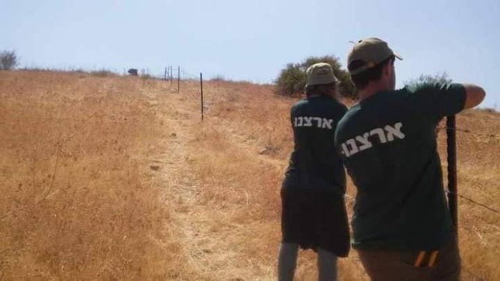 مستوطنون يواصلون تسييج الأراضي الرعوية في الأغوار الشمالية