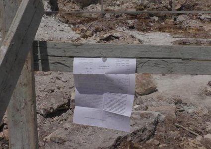 اخطارات بوقف البناء في النبي الياس شرق قلقيلية