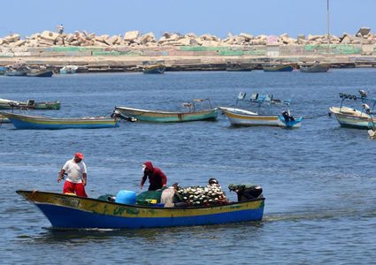 الميزان يستنكر إغلاق الاحتلال للمعابر وتقليص مساحة الصيد