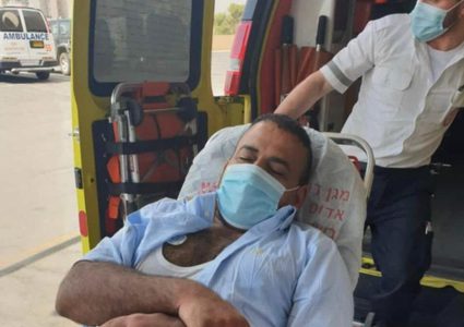 النقب: القُطرية تطالب بالتحقيق في اعتداء الشرطة على رئيس القيصوم