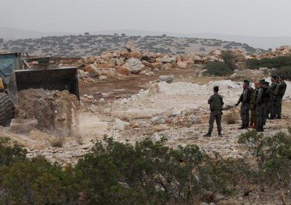 طولكرم: الاحتلال يشق طريقا استيطانية في كفر اللبد