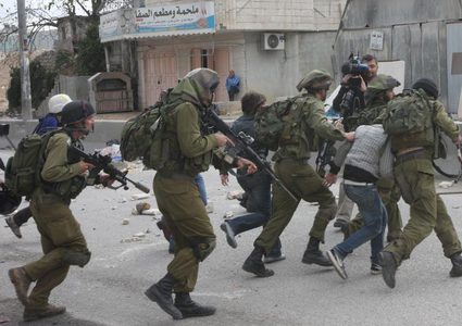 حملة مداهمات واعتقالات في مختلف مدن الضفة