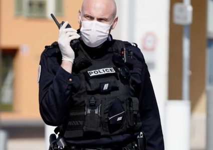 طعن حارس أمن بسبب كمامة