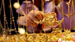 الذهب ينخفض بشدة.. تعرف على سعره اليوم