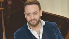 الموت يفجع الفنان مصطفى قمر