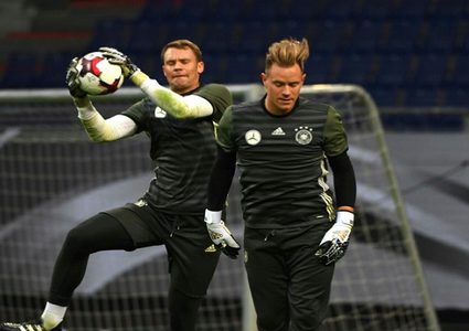 عملية جراحية تبعد حارس برشلونة تير شتيغن عن الملاعب لفترة طويلة