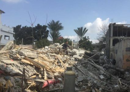 شرطة الاحتلال تهدم منزلا في اللد