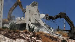 الاحتلال يهدم عمارة سكنية جنوب القدس