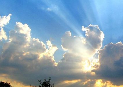 أجواء حارة نسبيا ودرجات حرارة أعلى من معدلها السنوي بقليل