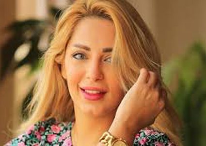 مي حلمي تتبرّع بفستان زفافها بعد طلاقها