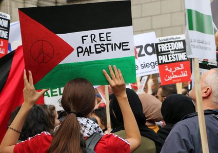 ناشط بريطاني: اتفاق الامارات وإسرائيل تخلٍ عن فلسطين