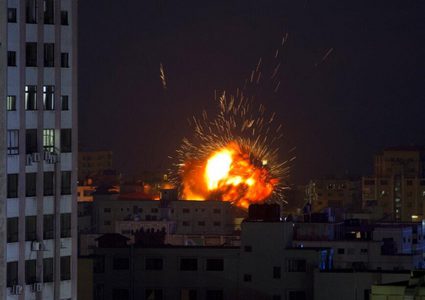 إسرائيل ترفض مطالب الفصائل والمقاومة تهدد بحرق "تل أبيب"بالصواريخ