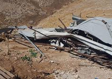 الاحتلال يهدم "بركسا" جنوب طوباس