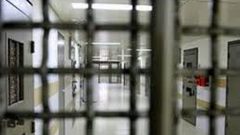 ثلاثة أسرى بمعتقل "عوفر" يخوضون اضرابا مفتوحا عن الطعام