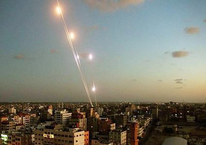 الاحتلال يزعم : 7 صواريخ أطلقت من غزة الليلة والقبة اعترضت 6 منها