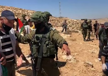 الخليل: الاحتلال يعتدي على المشاركين في فعالية ضد الاستيطان بيطا