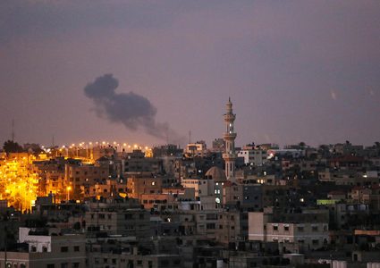 الاحتلال يشن سلسلة غارات على غزة فجر الجمعة