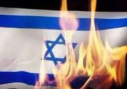 شاهد اليمنيون يحرقون علم دولة الاحتلال في عدن