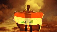 متظاهرون يحرقون مقر البرلمان في البصرة بالعراق