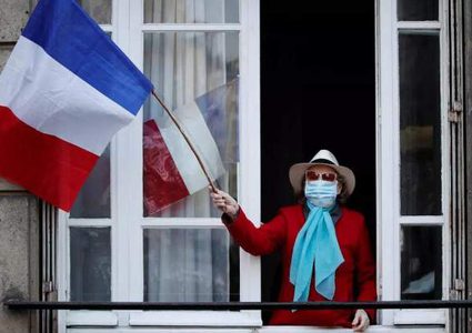 فرنسا تؤجل خطة الـ100 مليار يورو بسبب العام الدراسي