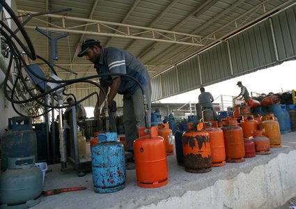 غزة: إغلاق "كرم أبو سالم" سيسبب عجزا للوقود والغاز في الأسواق