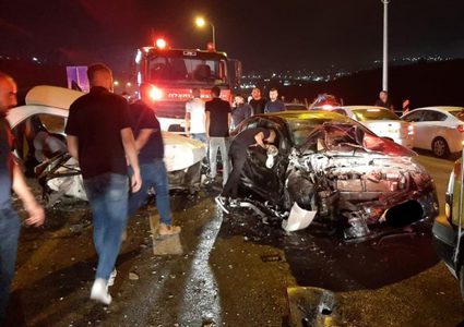 إصابة 5 شبان في حادث سير قرب الرينة