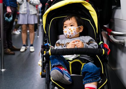 بالتفصيل.. الصحة العالمية توضح ضرورة ارتداء الأطفال للكمامة