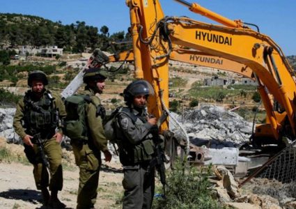 الاحتلال يهدم منشآت وبركسات في القدس
