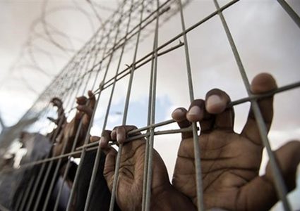 أربعة أسرى يواصلون إضرابهم المفتوح عن الطعام