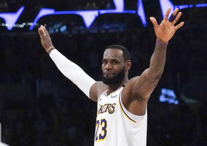 العملاق ليبرون يسجل 38 نقطة لصالح لوس انجليس