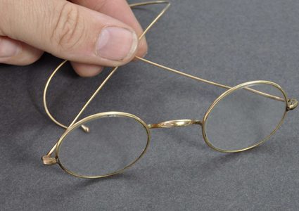بريطانيا.. بيع نظارات غاندي مقابل مبلغ مادي ضخم