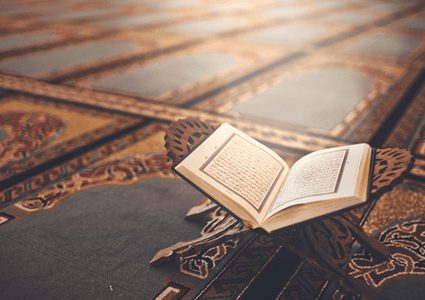 ما تفسير حلم رؤية شخص يقرأ القرآن؟