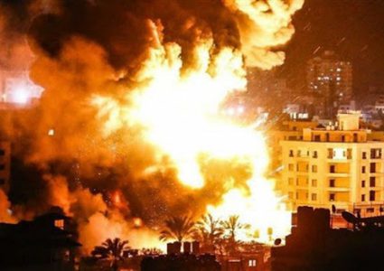 الاحتلال يقصف مواقع شرق وجنوب قطاع غزة