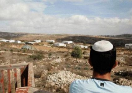 مستوطنون يقيمون بؤرة استيطانية جديدة جنوب الخليل