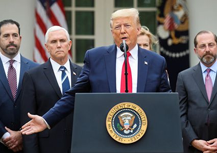 ترامب يعلن استخدام بلازما المتعافين كعلاج لمصابي كورونا