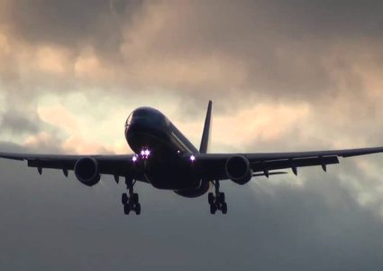 الخارجية تعلن فتح باب التسجيل للعالقين الراغبين بالسفر إلى أمريكا