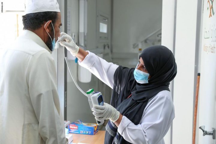 العبادلة: الفرق الطبية تقوم بعمليات المسح وسحب وفحص العينات