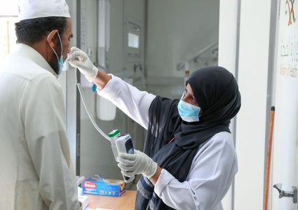 العبادلة: الفرق الطبية تقوم بعمليات المسح وسحب وفحص العينات