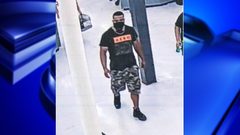 عانق الناس فجأة ثم أخبرهم أنه مصاب بكورونا!