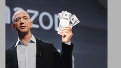 أول شخص في العالم تزيد ثروته عن 200 مليار دولار