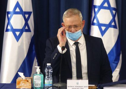 غانتس يهاتف وزير الدفاع الإماراتي لبحث "التعاون الأمني"