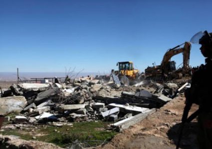 سلطات الاحتلال تخطر بالهدم ووقف البناء لمنازل غرب بيت لحم