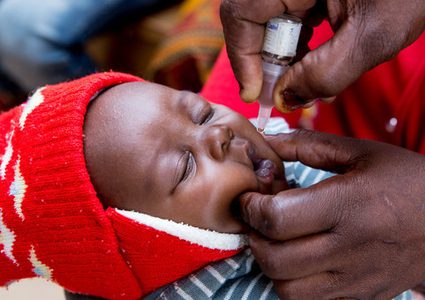 إفريقيا تعلن خلوها من فيروس شلل الأطفال البري